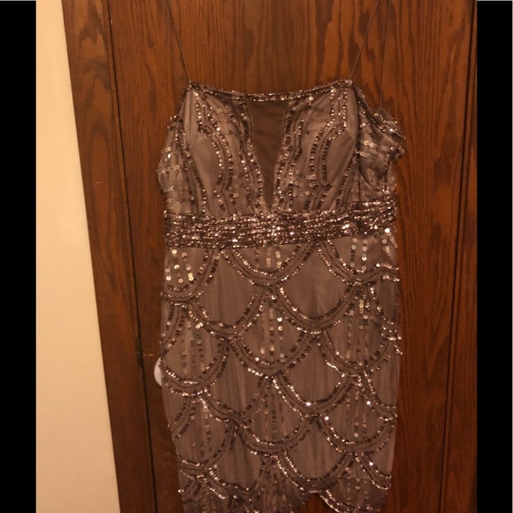 Beautiful party Dress - Picture 2 of 3